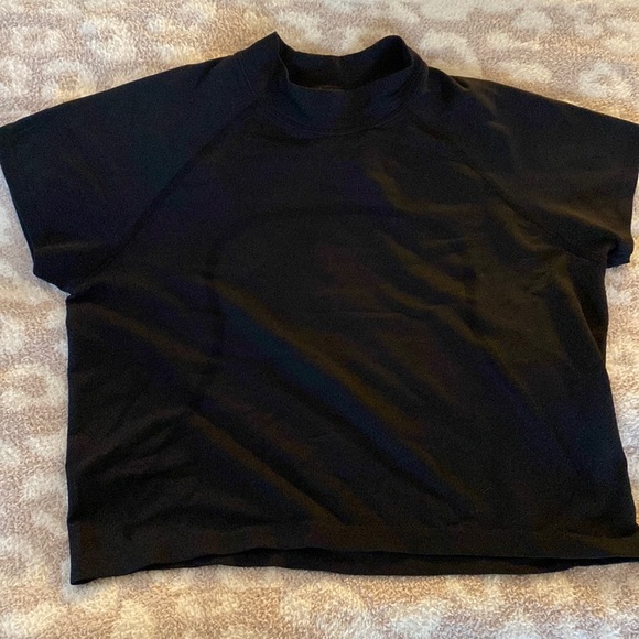 Lululemon | Swiftly Cropped Mock Neck T-Shirt - Picture 8 of 9